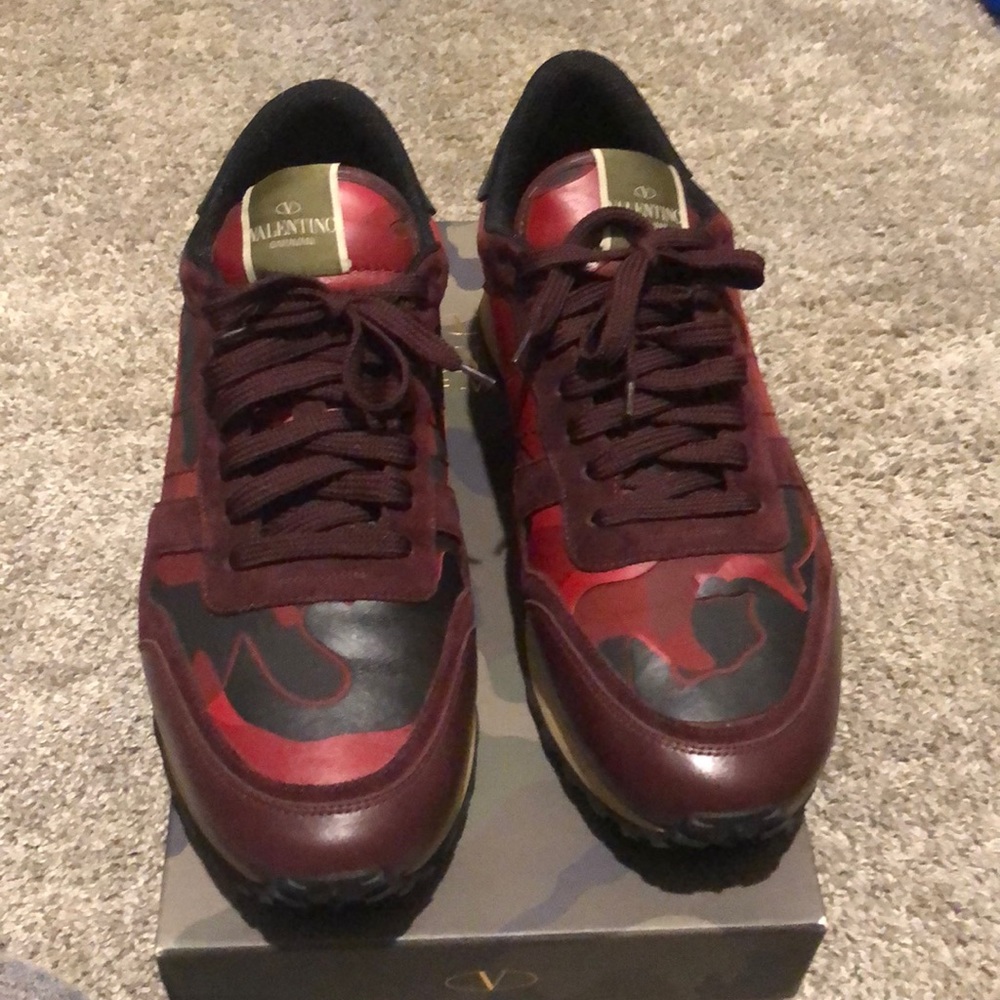Red camouflage valentino sneakers